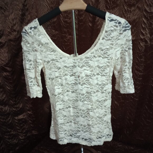 Mudd Scoopneck Lace Blouse (soft clouds like fabric!) - Picture 1 of 5